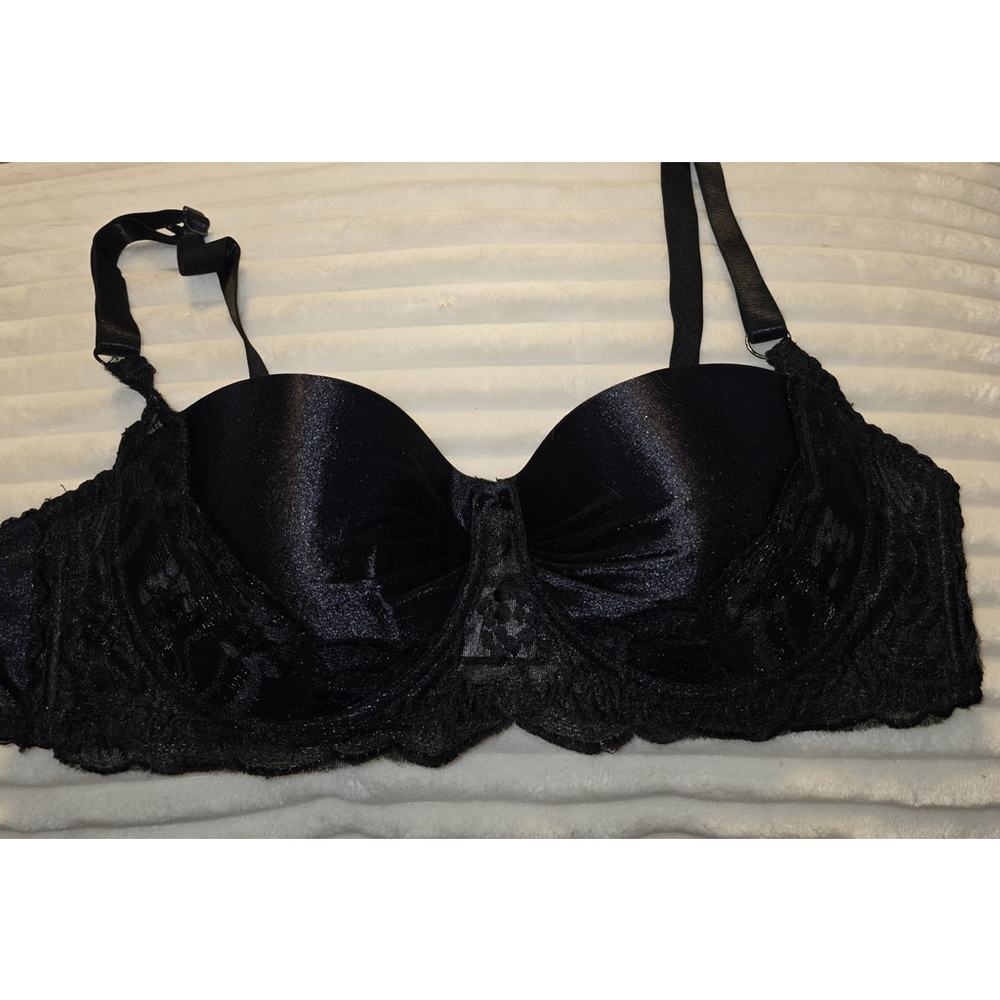Vintage Carnival Bra Woman’s Size 34B With Underwire